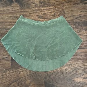 bullet pointe green skirt